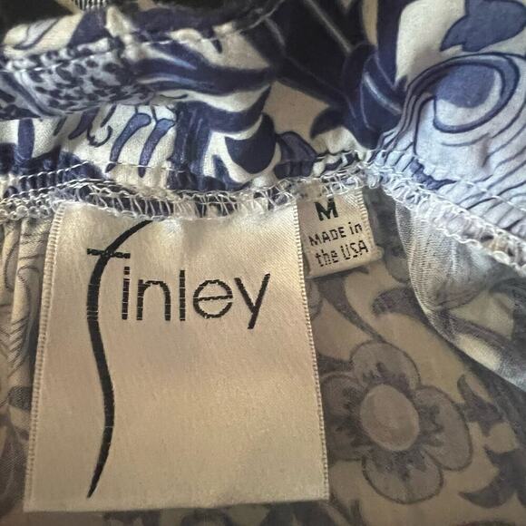 Finley SZ M Crosby Blouse in Blue Iris Print 100% Cotton Ruffle Floral Cottage - Picture 5 of 6